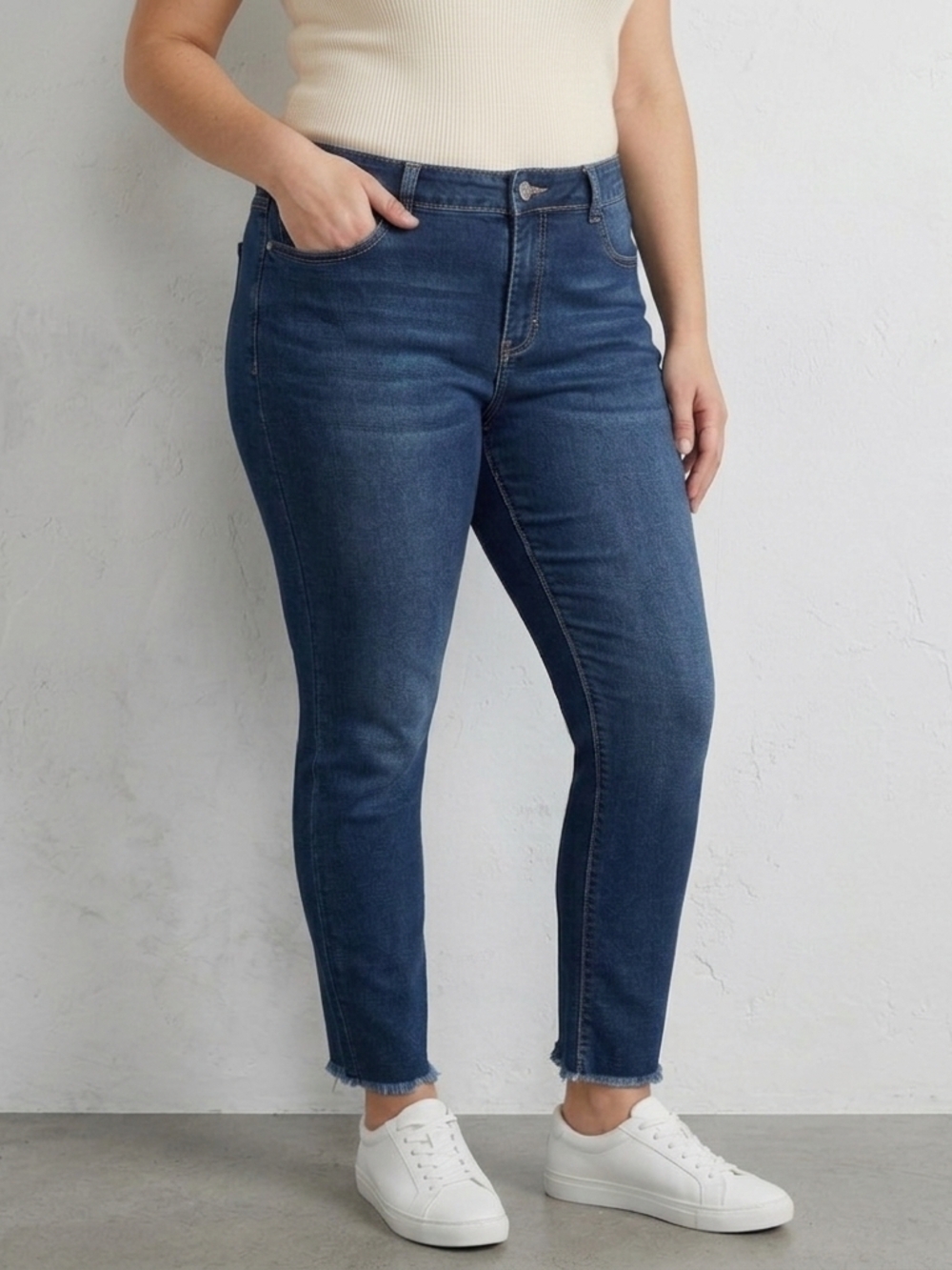 Jordache Women’s Super Skinny Jeans Size 18 Dark Wash Raw Hem Stretch Denim